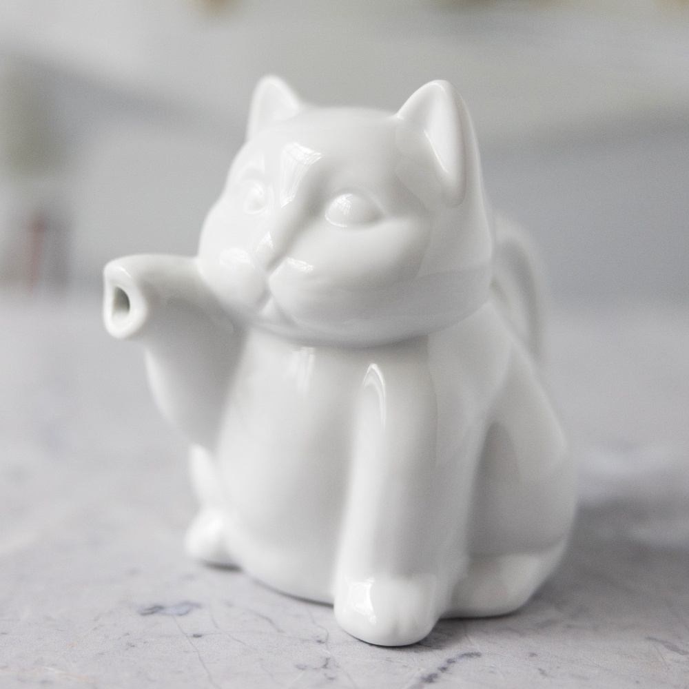 White ceramic cat shaped creamer pitcher excellent condition 5 inches tall